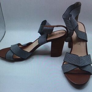 Striped Bow Block Heel Sandals - Black/White